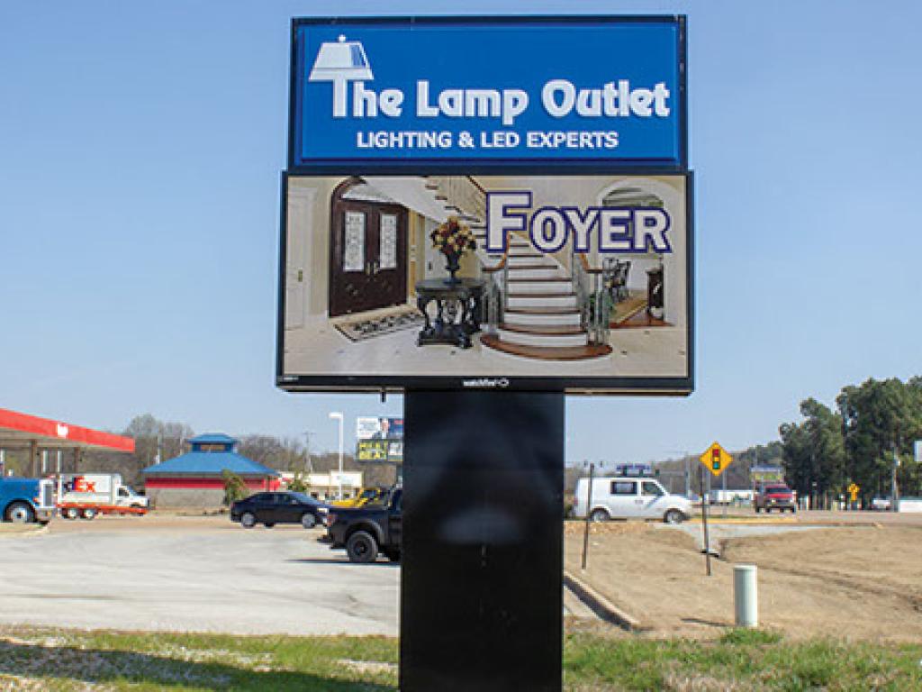 LED single pole pylon sign