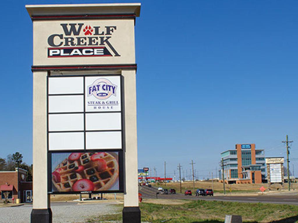 Multi-tenant pylon sign at a shopping center